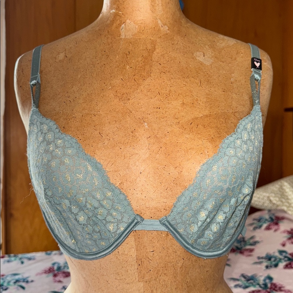 Victoria's Secret
Sexy Tee
Stretch lace
Unlined Demi
Underwire 
Bra